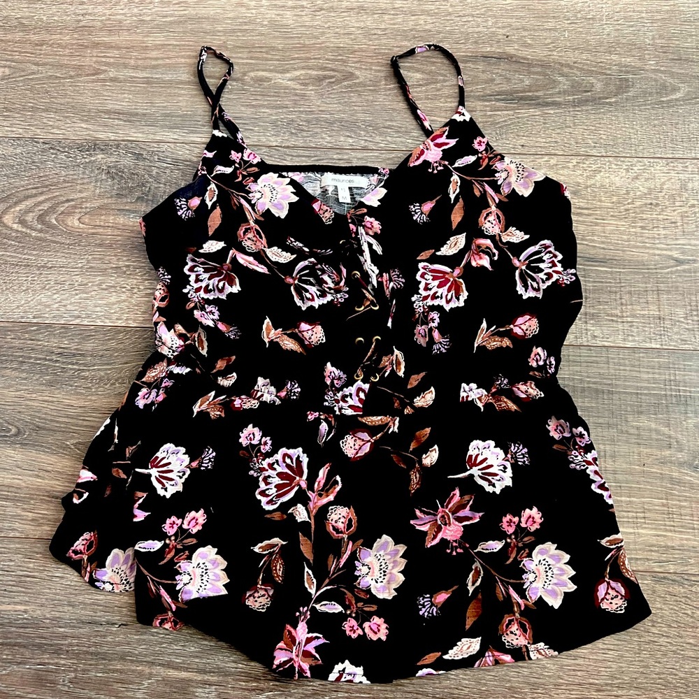 NEVER WORN Floral lightweight tank top